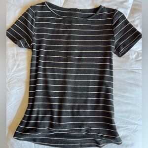 XS Super soft striped tee with button detail on back